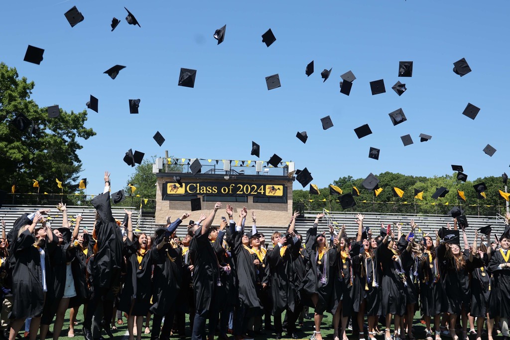 StAnthonysHS's tweet photo. 🎓✨ Class of 2024 ✨🎓
Congratulations, graduates! Your hard work, dedication, and faith have led you to this moment. We're so proud of you!
#SAFriarNation #stanthonyshs #ClassOf2024 #GraduationDay #CatholicSchool #LongIsland #CatholicHighSchool #FaithAndEducation https://t.co/XyhssnuiWk
