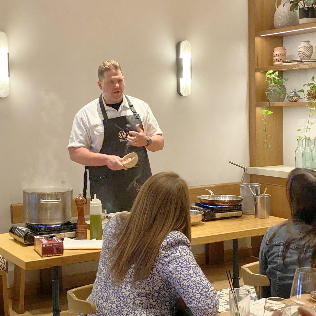 _Americaneagle's tweet image. What's our partnership with @WordPressVIP cooking up? A fabulous evening with Top Chef, @FlammJoe, that's what!

We enjoyed the opportunity to share inspiration with shared clients as we sampled culinary favorites from Chef Joe and his team at Chicago's Rose Mary. 
#WordPress