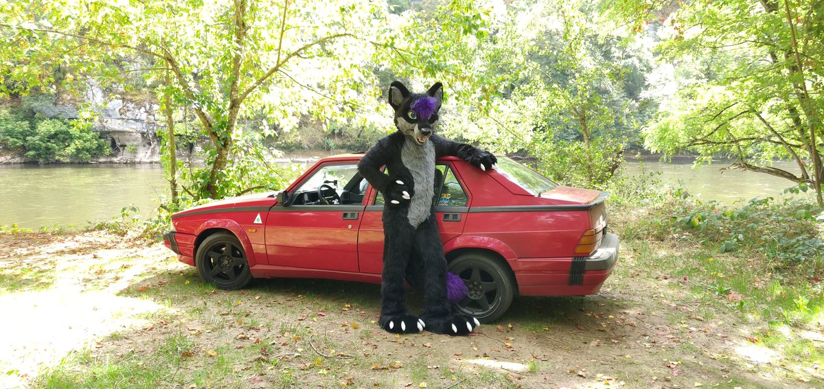 AnanasWolf's tweet photo. Me and my car. https://t.co/hUOgwHmU3V