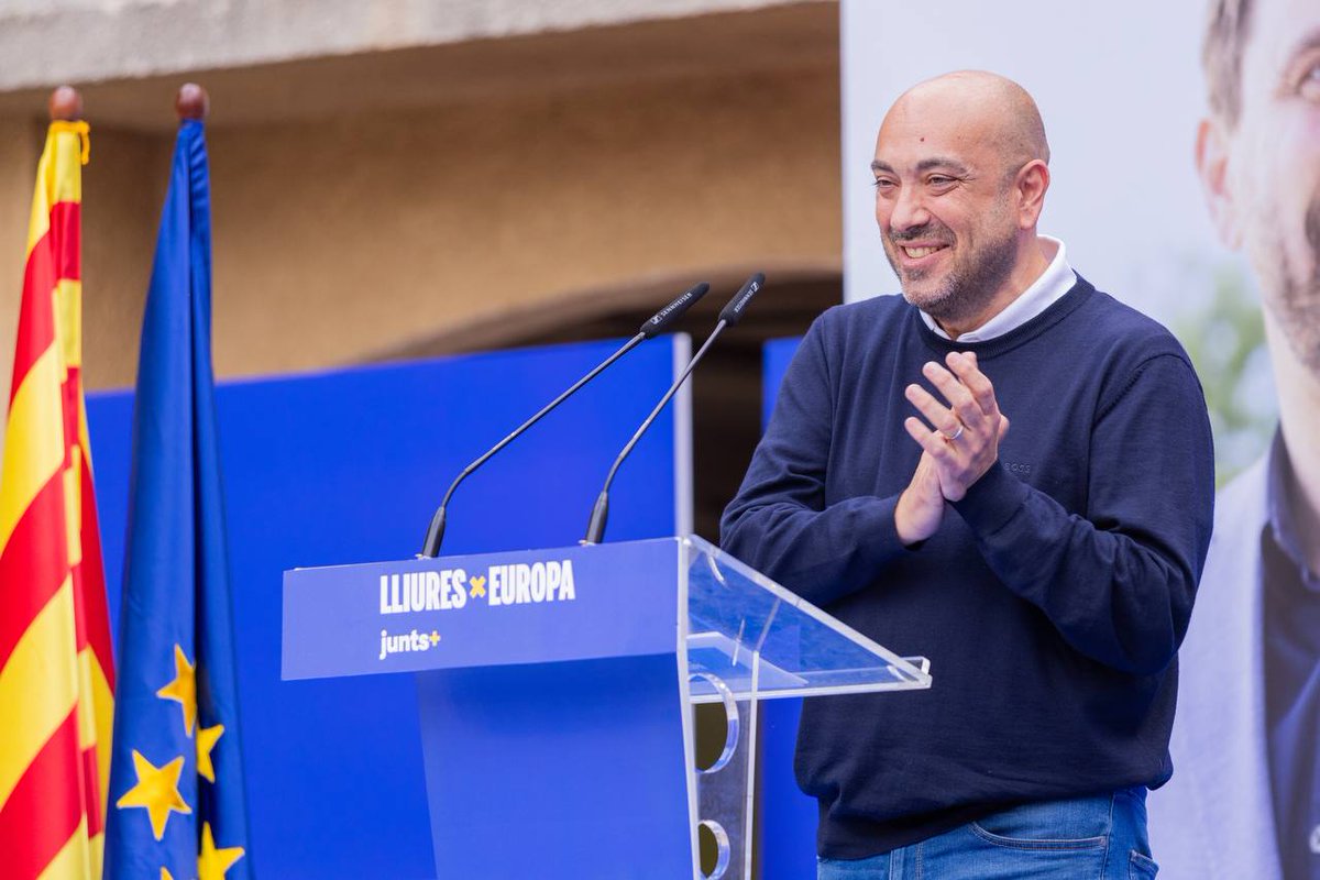 JuntsGirona's tweet photo. 🗣Candidat @DavidMasRosello: “Hem de fer d’altaveu per convèncer els nostres veïns i veïnes que diumenge quedar-se a casa pot sortir car. Que anar a votar són només 5 minuts i que l'abstenció no envia cap missatge. Al contrari.” https://t.co/X4hwrTCDNf