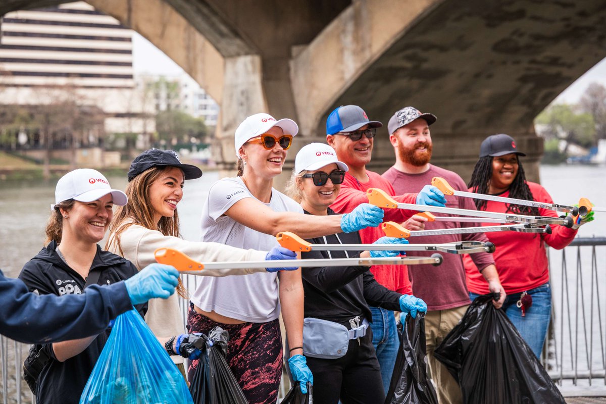 PPAtour's tweet photo. In honor of #WorldEnvironmentDay today, we teamed up with @Veolia_NA 🤝 our Official Sustainability Partner to clean up Folsom Lake ahead of the Veolia Sacramento Open this weekend! We came together to benefit each city that the Carvana PPA tour travels to 💪 https://t.co/XT4EF0ATC6