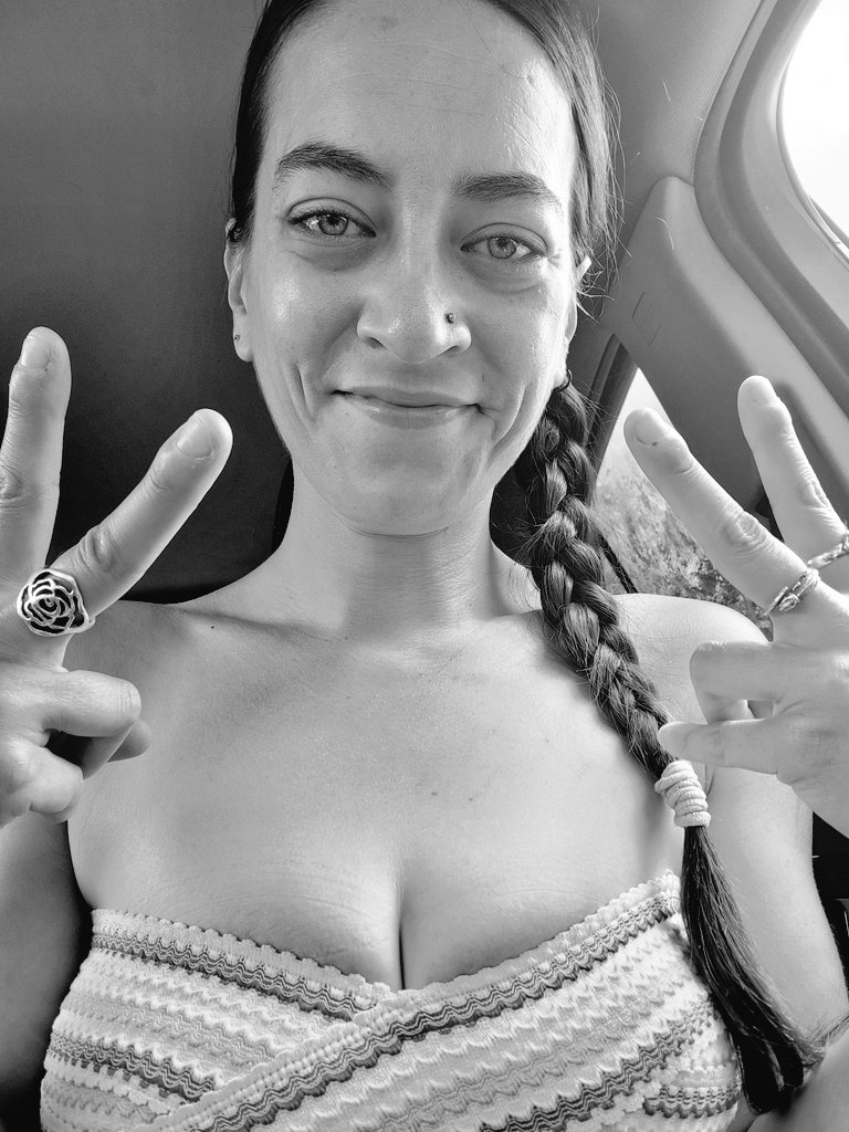 BlazinBruja420's tweet image. Jus a smiley ☺️ kinda day

#high #SmileDay #stoned #stonergirl
