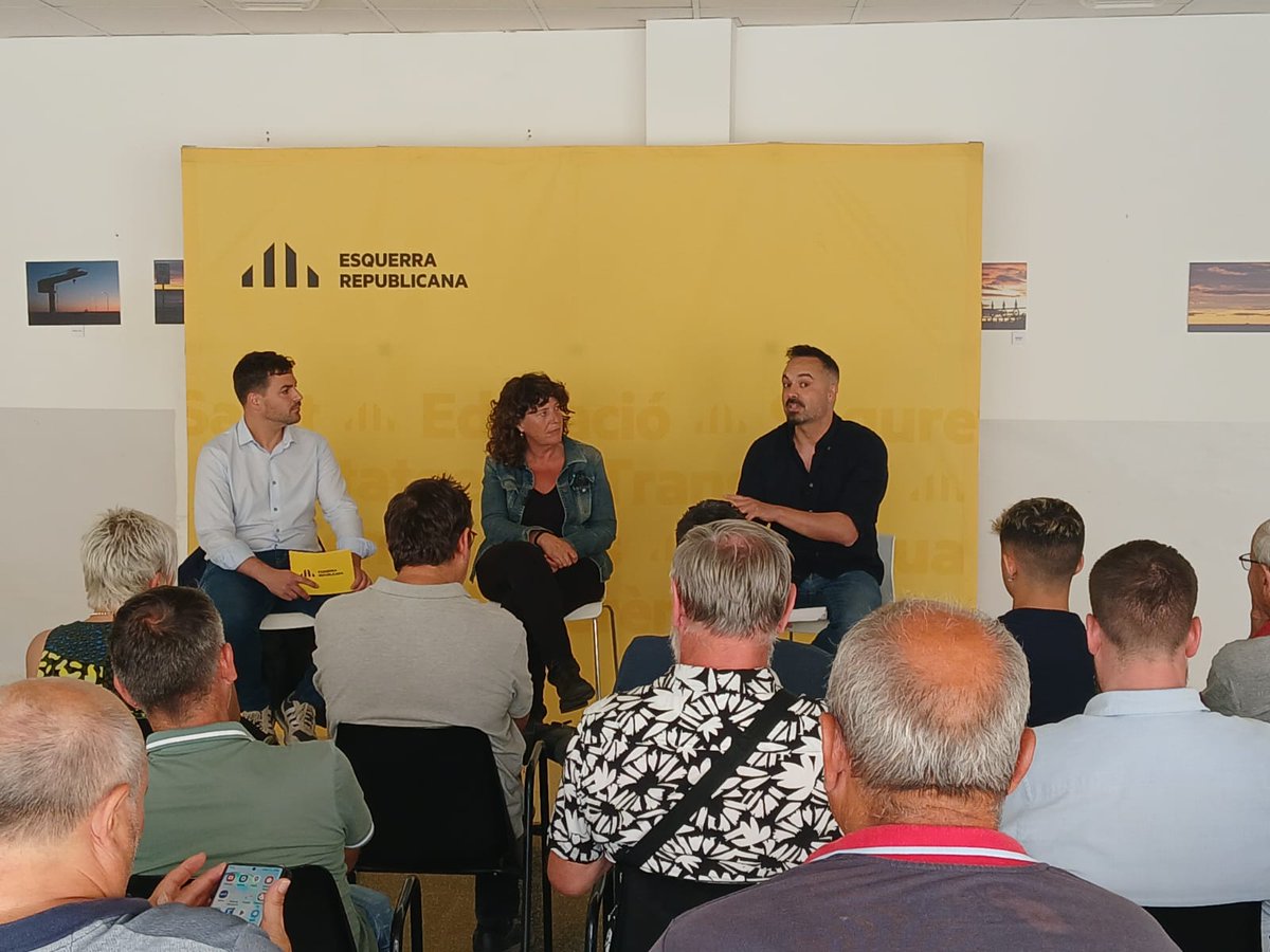 ERCEbre's tweet photo. 🟡 Actes avui a #LesCases i #Alcanar amb @J_Roig_Castell @TeresaJorda i Joan Aubanell #AraRepúbliques #9J #EuropaRepublicana https://t.co/uWkC9JNl6M