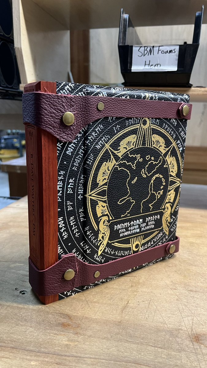 My <a href="/ElderwoodBoxes/">Elderwood Academy 🎲📚</a> Dungeon Journal is on the way! Look at how beautiful she is 🥹