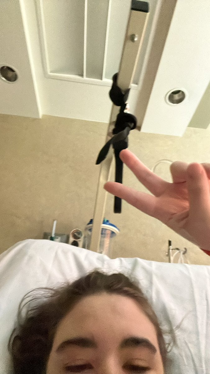 tensarcherycamp's tweet photo. -2 organs +1 golf ball sized ovarian cyst, I think I this little life https://t.co/c4PnrIfcXU