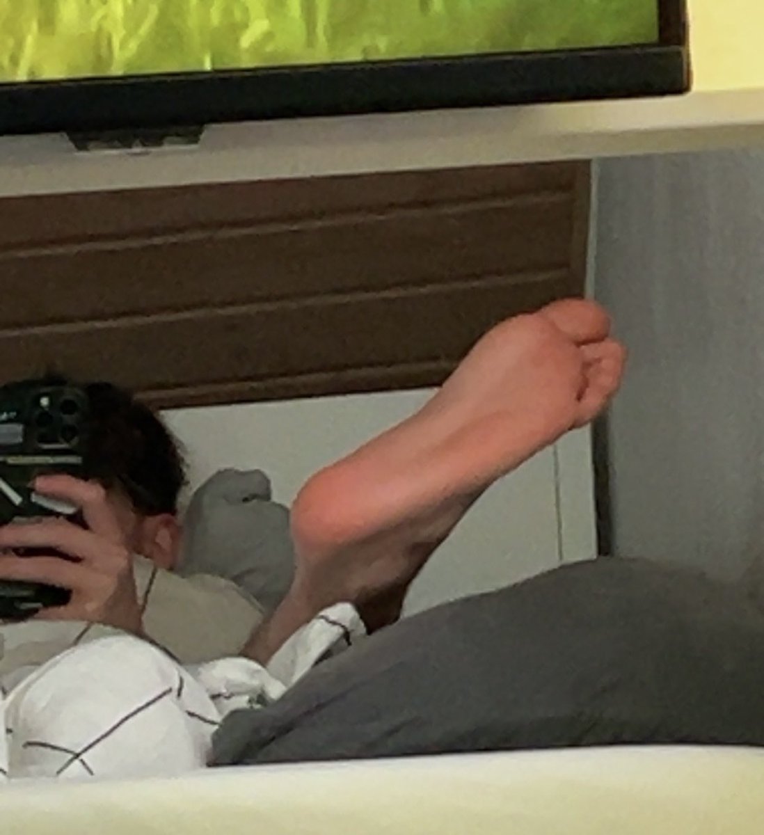 xyoungfeetboyx's tweet photo. https://t.co/vfRkbWA6a5