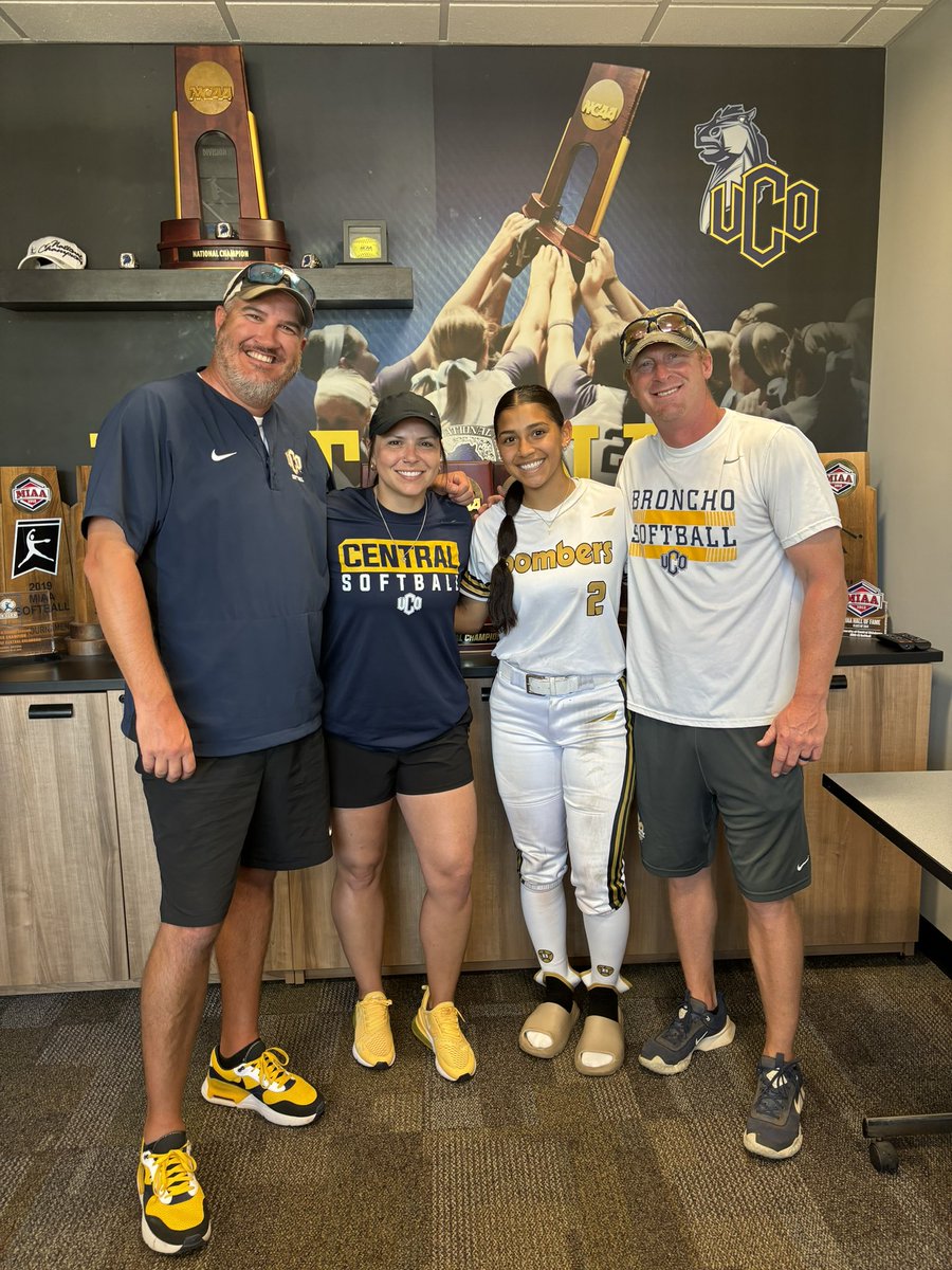 Briannamoreno06's tweet photo. Had a great time today at the University of Central Oklahoma!! Big thanks to everyone who made this camp possible. #RollChos 💙💛🤍@UCOSoftball @UCOcoachdixon @edmondcoach5 @BombersCtxWard https://t.co/jUEd0SZehe