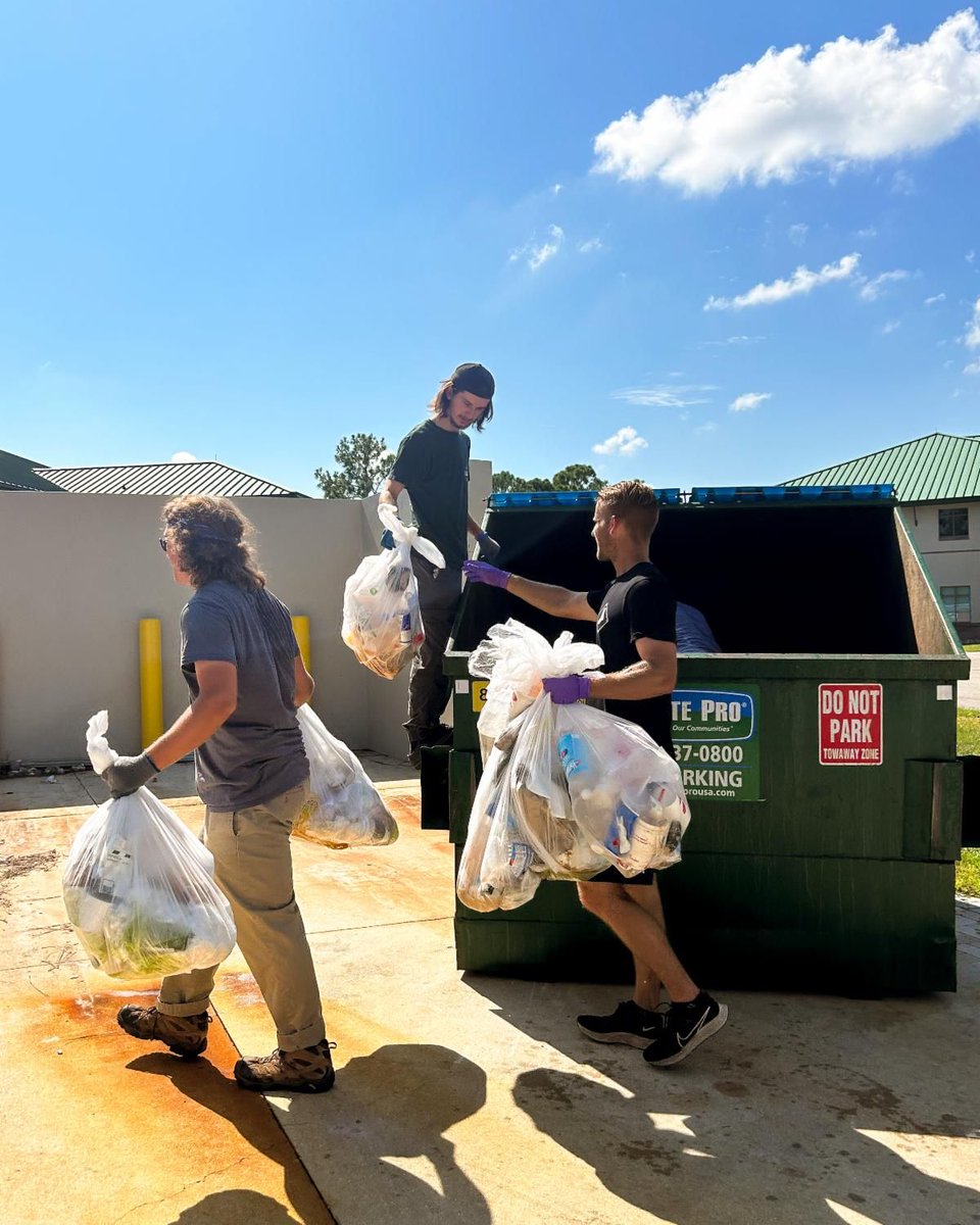 fgcu's tweet image. Today is World Environment Day! What better way to celebrate than a dumpster dive lab? #FGCU Engineering students got down and dirty to save the planet, one trash bag at a time. 💚💙 #worldenvironmentday #environmentalengineering #wingsup