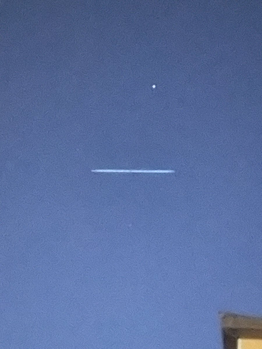 Үдшийн мэнд, 
Ийм гэрэлтэй зүйл шөнийн тэнгэрт харагдлаа, бүдгэрээд алга болохын юу юм бол? 🧐