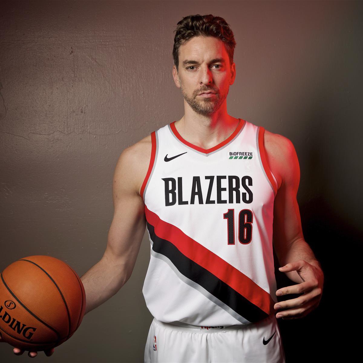 blazers_palace's tweet photo. Pau Gasol is tied with Jrue Holiday for least amount of points scored in Trail Blazers history. https://t.co/NamhAMhAkI