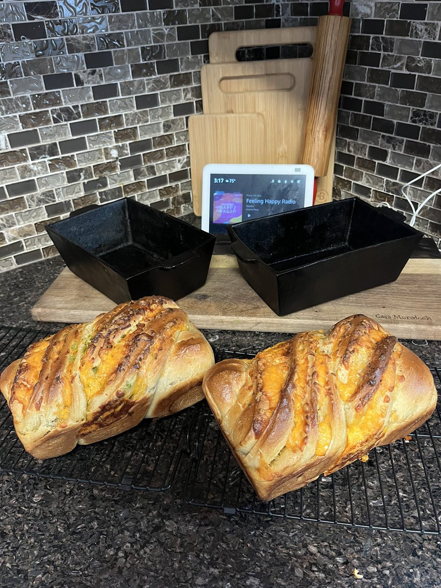 CastRedhead's tweet image. 2 loaves of bread fresh from the oven!
1 Cheddar jalapeño and 1 cheddar garlic