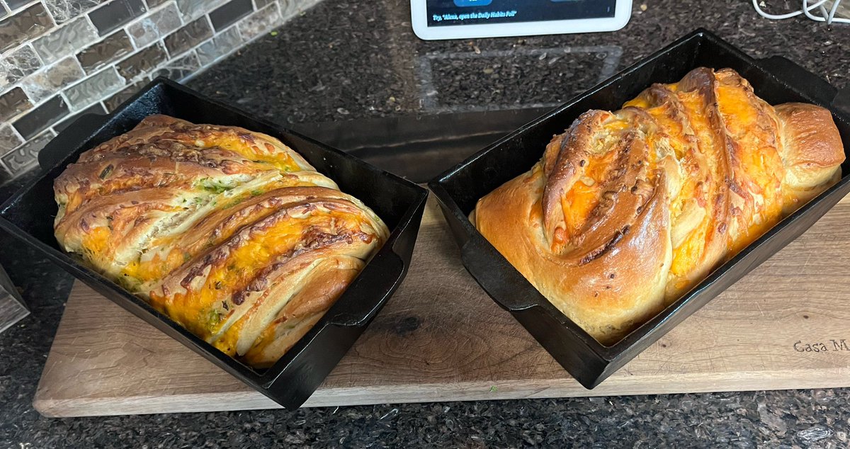 CastRedhead's tweet image. 2 loaves of bread fresh from the oven!
1 Cheddar jalapeño and 1 cheddar garlic