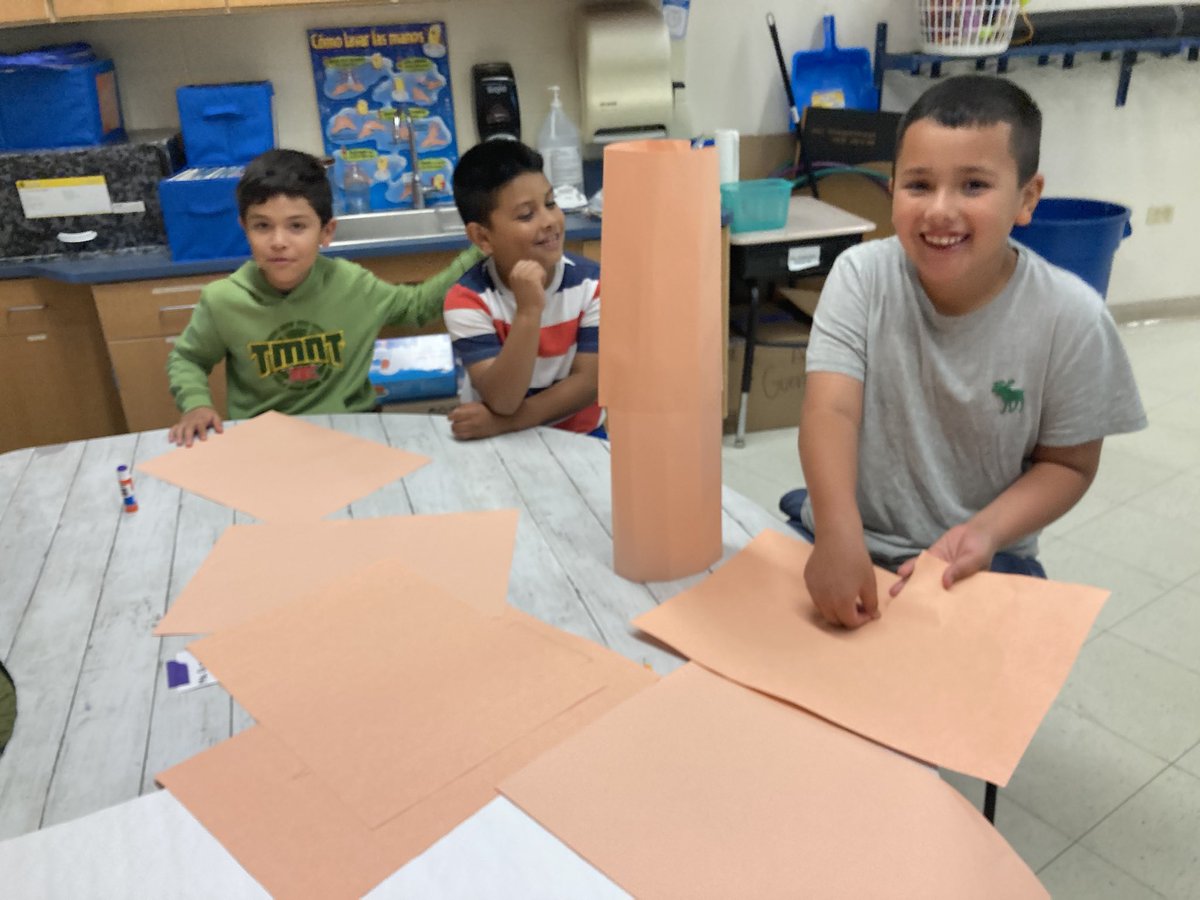 La Academia de Superhéroes Lincoln en acción. ¡Sub por un día!  Cómo me divertí 😉- Gracias <a href="/letty5gutierrez/">Letty Gutierrez</a> for all your hard work. And thank you teachers at Lincoln for making this a great experience for our students 💙💛💙💛 #asd4ALL