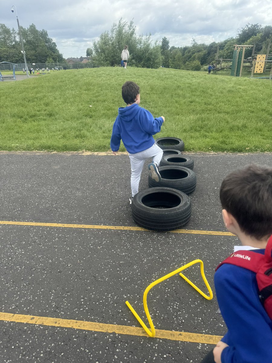 DeanburnPS_EP's tweet photo. Mastering the obstacle course! Health Week, Day 3! #DPSHealthWeek2024 https://t.co/eNGzMrE0eY