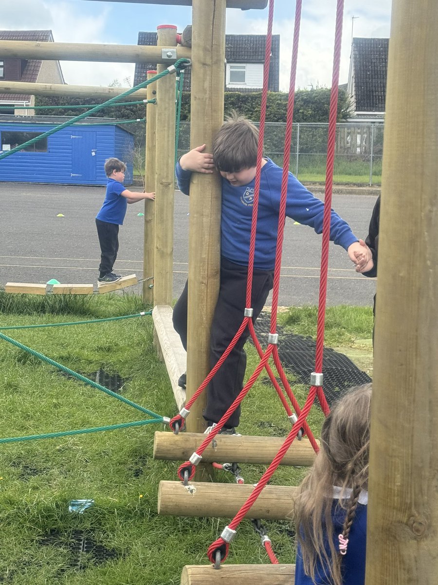 DeanburnPS_EP's tweet photo. Mastering the obstacle course! Health Week, Day 3! #DPSHealthWeek2024 https://t.co/eNGzMrE0eY
