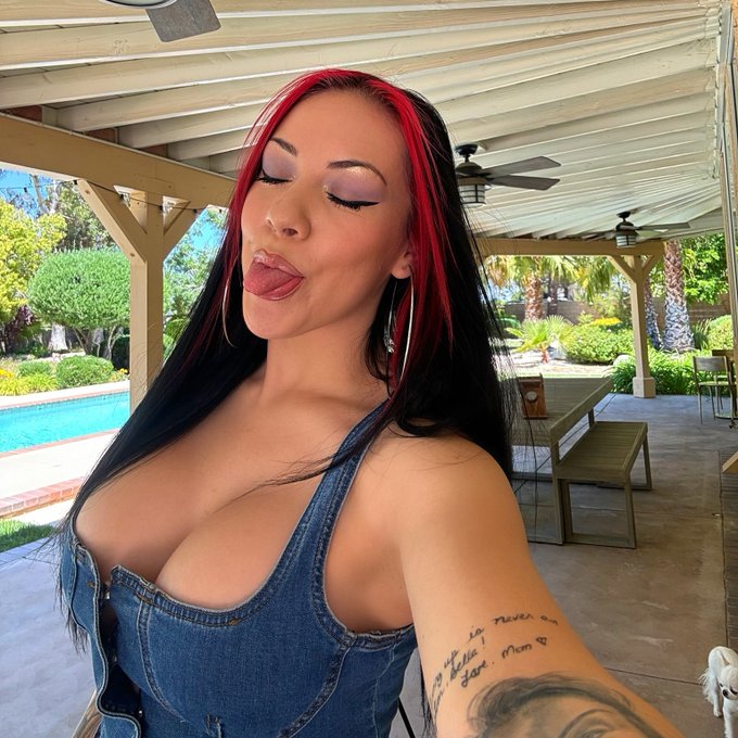 🌞🌹 https://t.co/4WpuVS5gM9