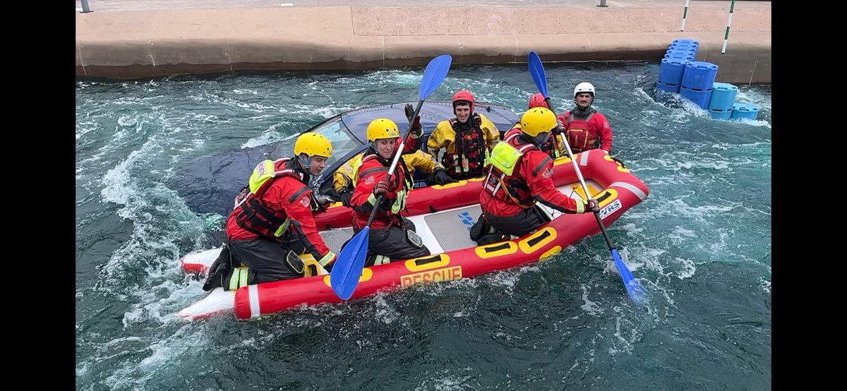 BANES_Fire's tweet image. Today @Glosfire and AFRS crews from @BANES_Fire, Bedminster, Weston Super mare, Chew Magna and Nailsea undertook collaborative training with @harry_mountain @cardiffintww to develop their water rescue skills and keep  their local communities safe 😀#bewateraware @AFRSTraining