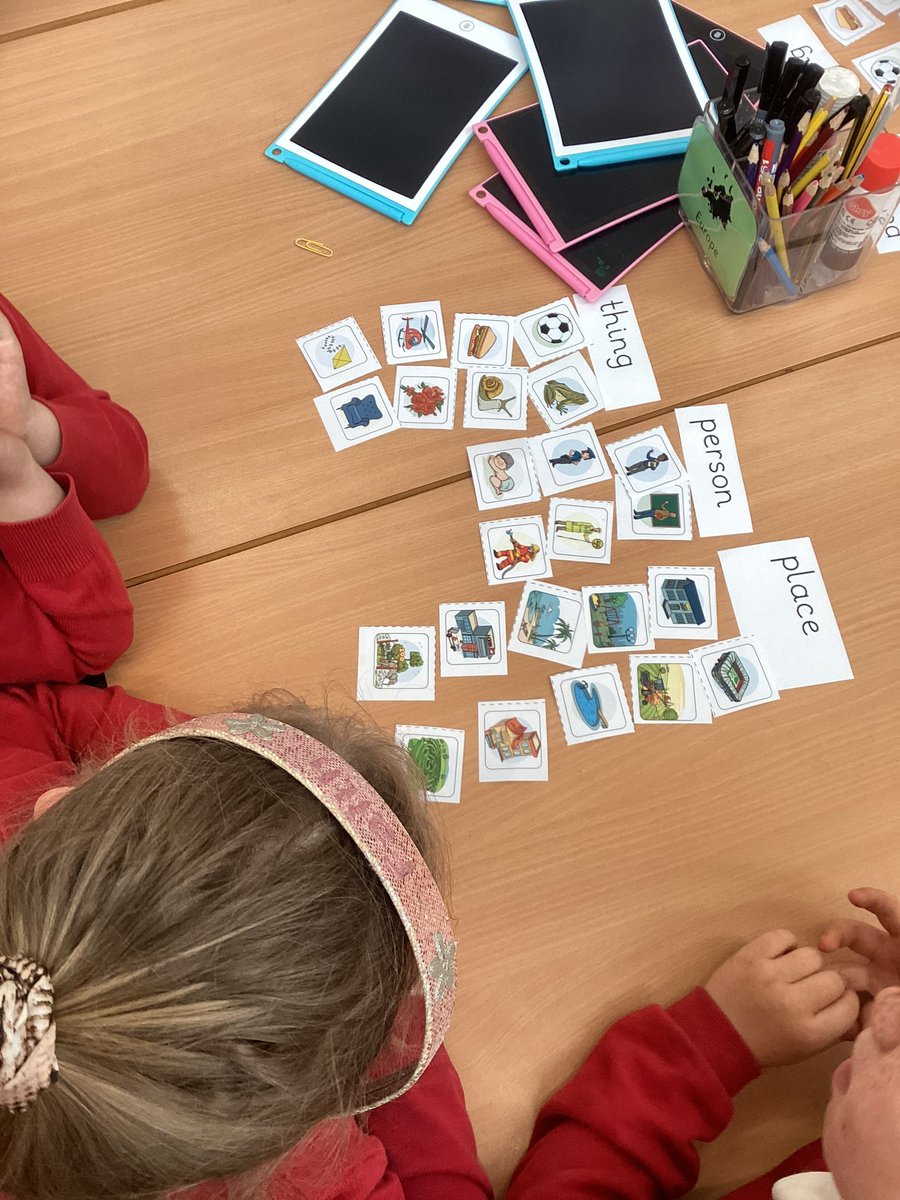 We have been amazing at identifying common nouns. We used the pictures and sorted them into ‘thing’, ‘person’ or ‘place’. The activity created lots of discussion and fantastic collaboration. #harrowgateacademy #harrowgateenglish <a href="/Grammarsaurus1/">Mitch from Grammarsaurus</a>