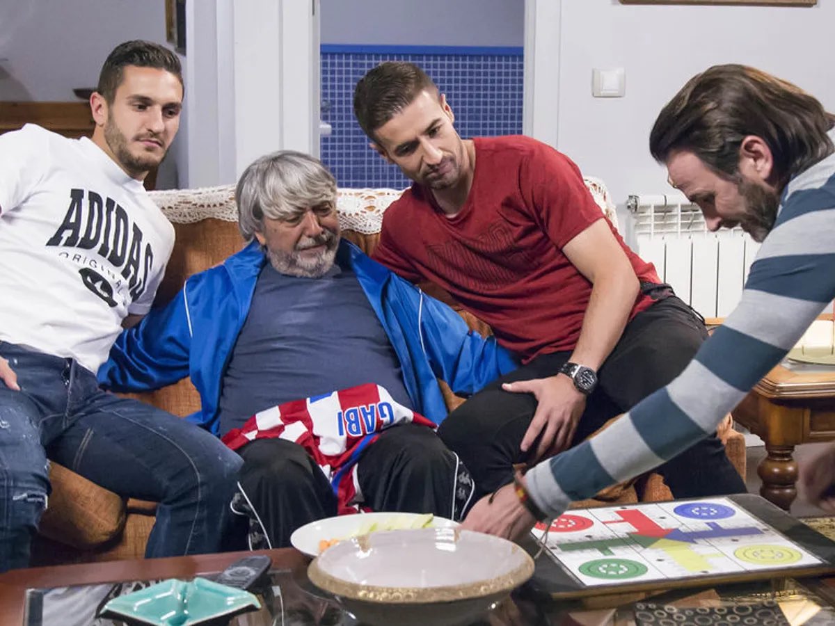 cristhianatm03's tweet photo. Mis amigos y yo comiéndonos todos los partidos de la Eurocopa, la Copa América y los JJOO https://t.co/shewOy1kUG