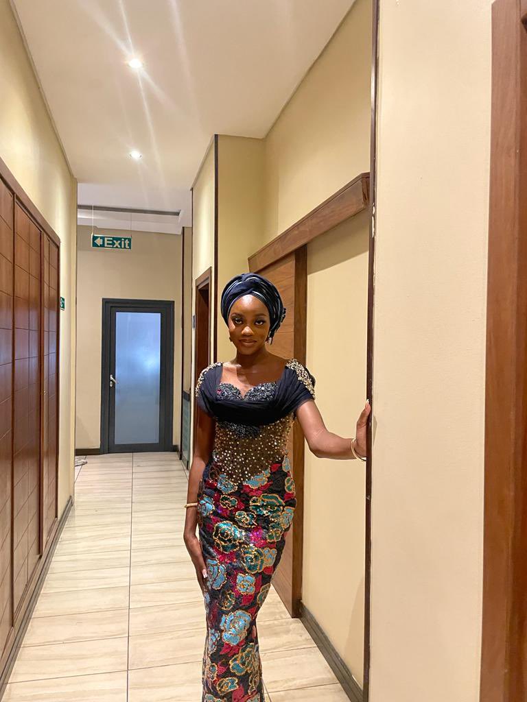 deoolss_'s tweet image. Me and my work 👗