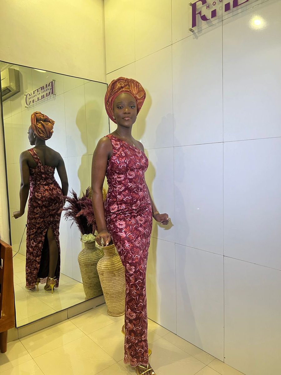 deoolss_'s tweet image. Me and my work 👗