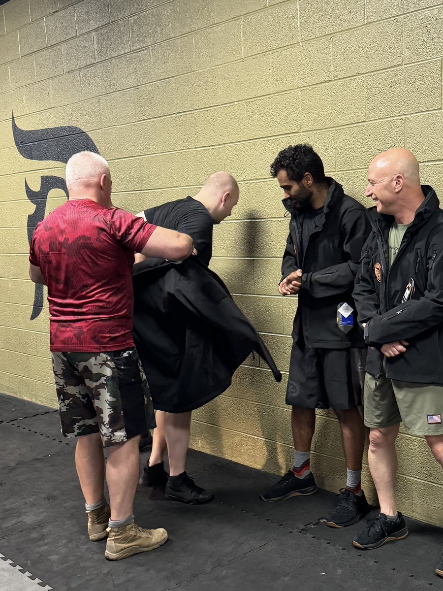 Krav_Lord's tweet photo. @KMDetroit @CichowlasLisa Honored to present you gentlemen with these jackets 👊🏻 https://t.co/qOLlpVKCEQ