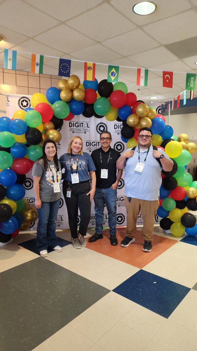 saaybeteaches's tweet photo. @SHMS_Colts Sam Fam at the 11th annual #GISDiCon! https://t.co/qOYDz3Z8ff