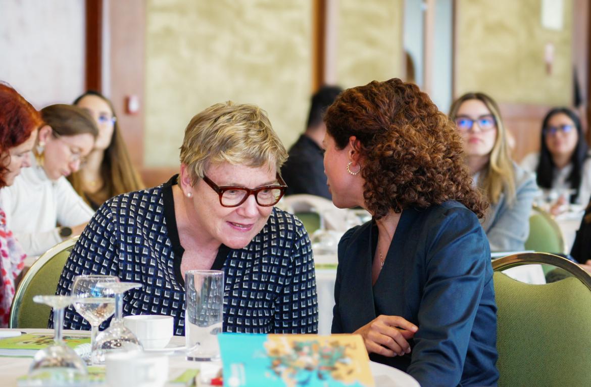 AlEmbajadora's tweet photo. Lanzamos oficina #H2Diplo, primera en la región. Instrumento de cooperación 🇨🇴🇩🇪 en descarbonización y apoyo a la industria privada mediante H2 verde. Y amplio compromiso de 🇩🇪 con transición energética justa en 🇨🇴. Participan @MinEnergiaCo y @MincomercioCo, apoya @giz_colombia https://t.co/Mwb4zmS0kV