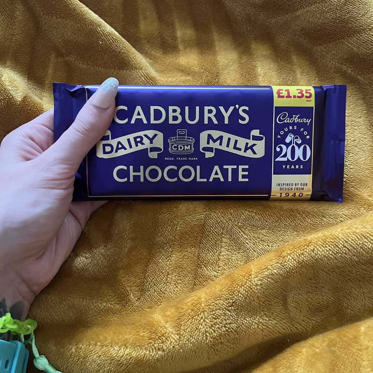 cozyhann_'s tweet photo. Actually LOVE this design for @CadburyUK Dairy Milk .. it’s just stunning 🤩 #cadbury #cadburydairymilk https://t.co/HjPcTUxXBo