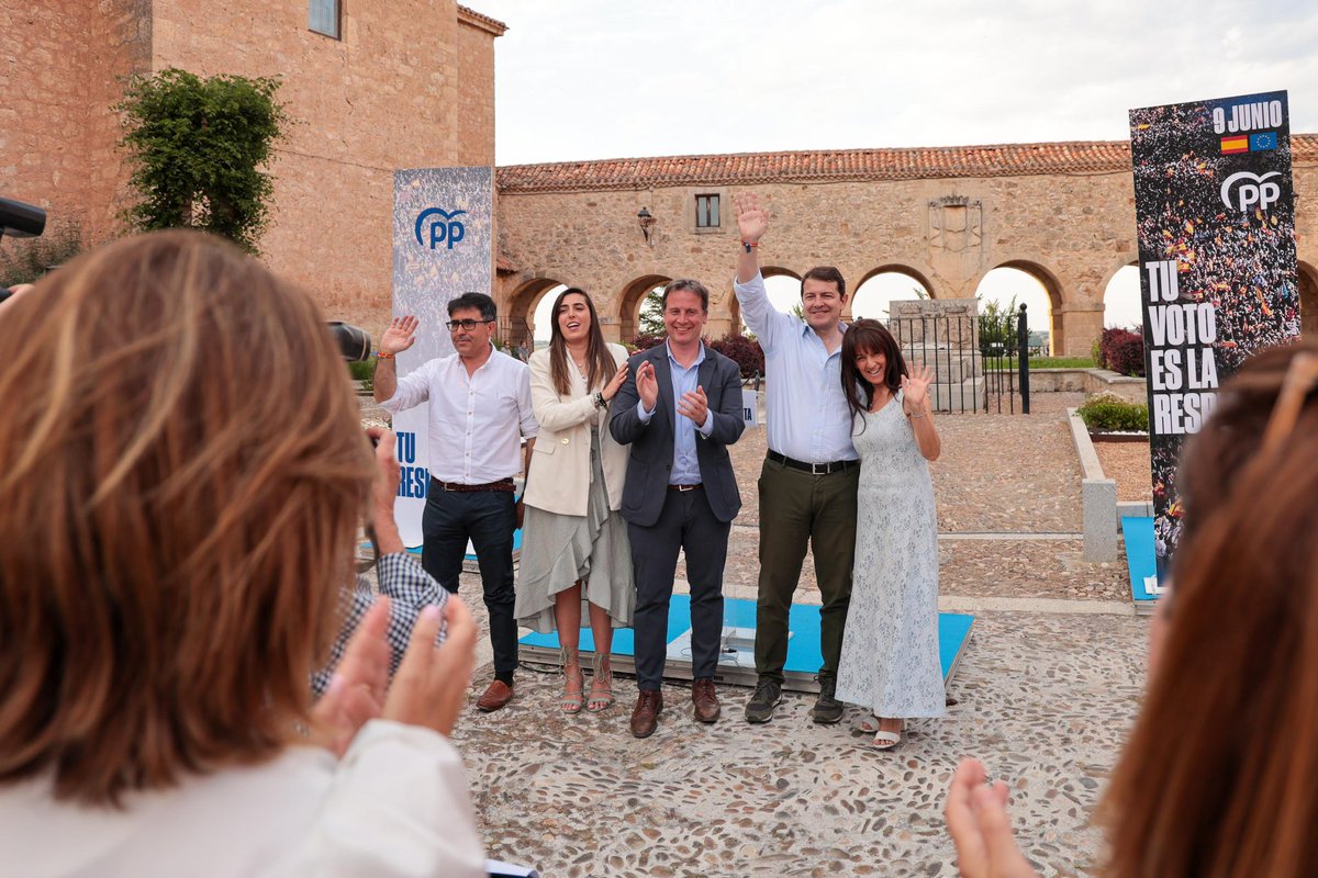 ¡Muchísimas gracias a todos los lermeños y vecinos de la Comarca del Arlanza por vuestro recibimiento hoy! 💙

👉 El presidente <a href="/alferma1/">Alfonso F. Mañueco</a> nos guiará hacia una gran victoria el #9J en #Burgos y #CastillayLeón!

¡Gracias y a por la victoria! 🙌💪

#TuVotoEsLaRespuesta🇪🇺