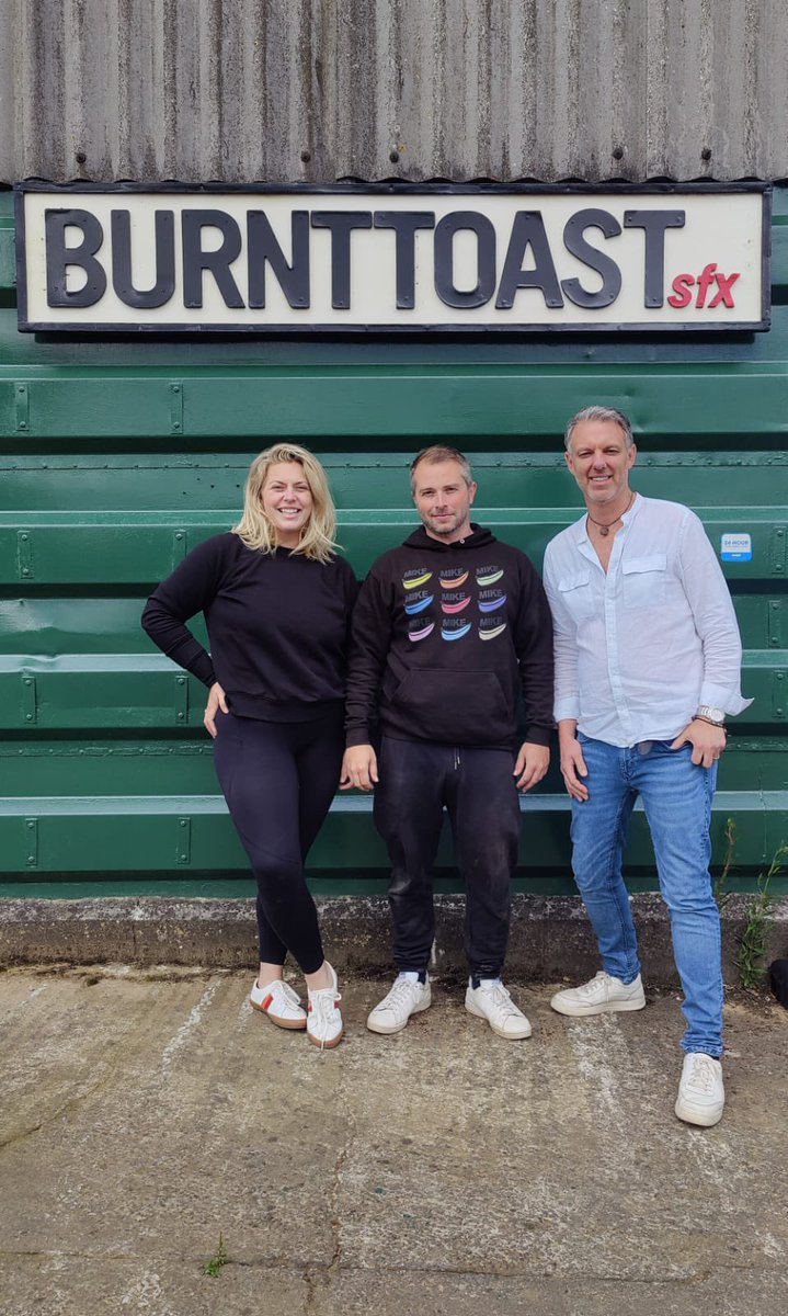 burnttoastsfx's tweet photo. Exciting week as we welcome Mike and Lottie from @nyenyezicreative to the workshop as they add their special sparkle to our brand new effect #sfx #swarovski #newbuild #musical #theatre https://t.co/xeASVTOaul