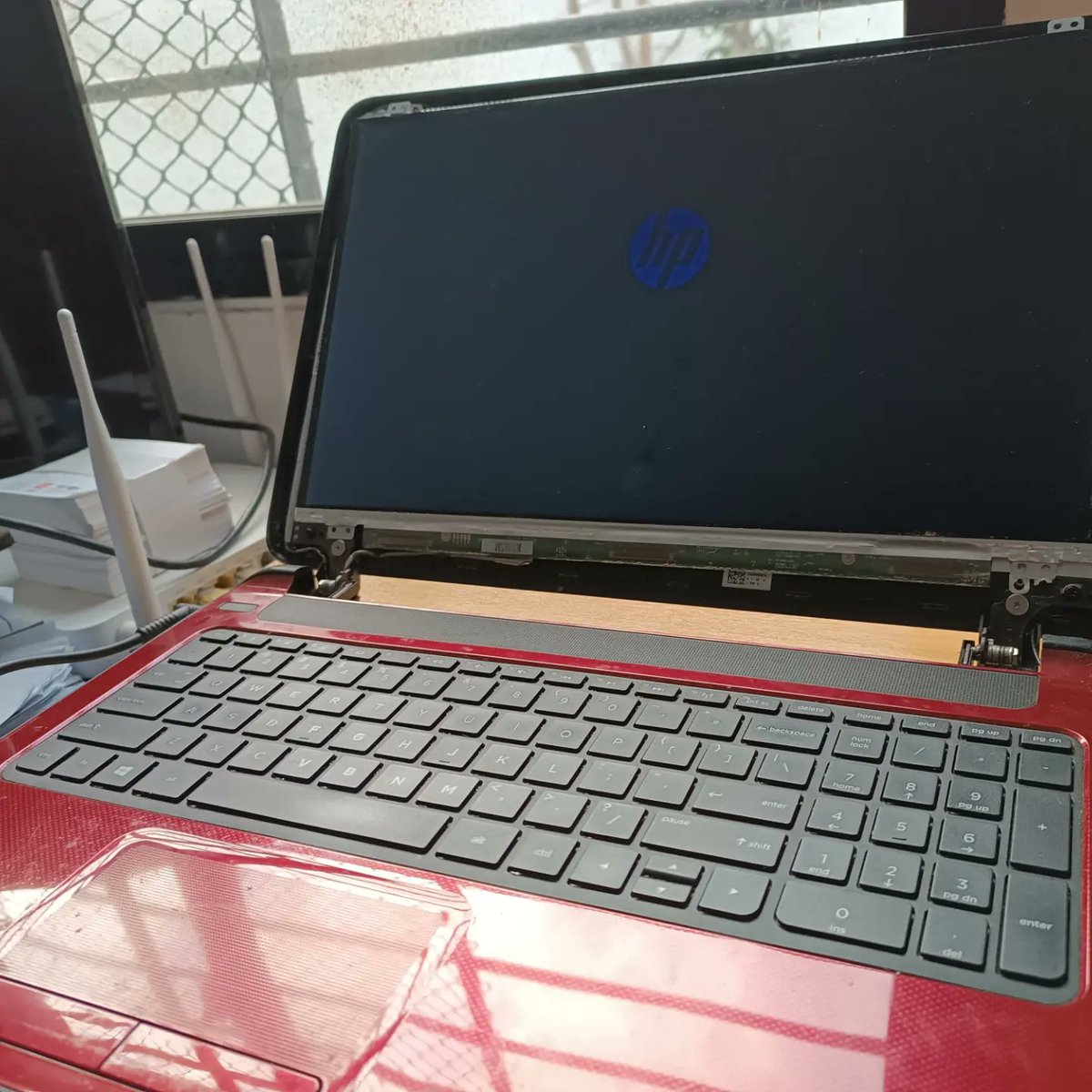 hddservicios's tweet image. Reparando monitor de Notebook HP 💻🛠️ #reparaciondenotebook #monitorhp #hddservicios