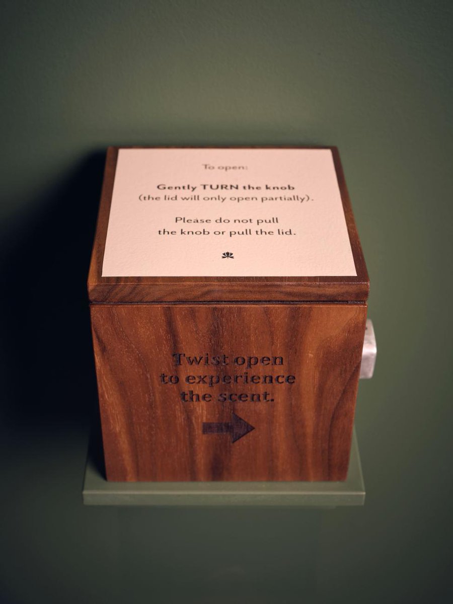 Dr. McBride’s smellscape || Meet the aroma doctor behind Making Her Mark’s signature scent boxes 👃
tinyurl.com/5dyp8x4j

Scent box from Making Her Mark: A History of Women Artists in Europe 1400-1800, 2024. Photo: Craig Boyko © AGO.