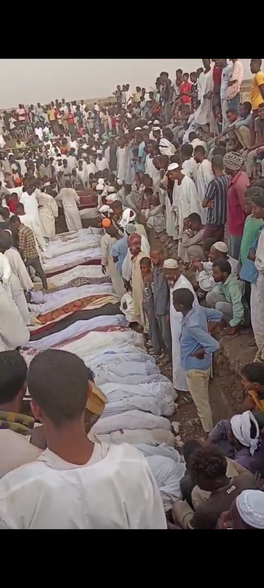 abu_omarl's tweet photo. تحدثوا عن السودان

-يقتل شخص کل ۳ دقائق يجبرون الناس على دفن أنفسهم أحياء بجانب جثث أهاليهم
يحرقون الناس وهم أحياء

 يأكلون ورق الشجر إن وجدوه

يجعلون النساء ترمي بأطفالها في الزيت

-حرموا حتى من أبسط حقوقهم في أن يعرف العالم معاناتهم.
اللهم إنا نبرأ من هذا وحسبنا أنت ونعم الوكيل https://t.co/yFWWHtsXuF
