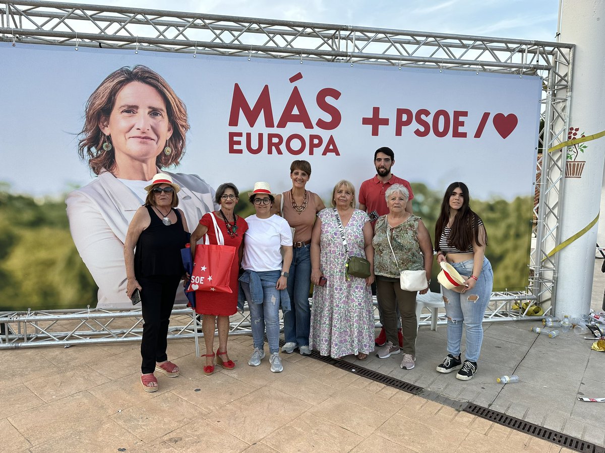 ¡Hoy nuestra portavoz Emma Molina junto a compañeros/as de la agrupación han asistido al mitin del PSOE en Benalmádena!

Las mejores cosas han pasado con la zurda.

Así que tenlo claro, este #9J hay ZURDAZO.

#VotaConLaZurda
#9JZurdazo! 🌹
