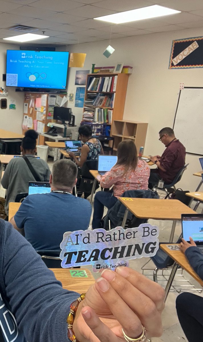 lolita_colon's tweet photo. Full house today during #GISDiCon.  Teachers love to learn about ⁦@briskteaching⁩ Thank you for the swag! ⁦@DigitalGISD⁩ #GISDGold https://t.co/E4SJ6u1yqy