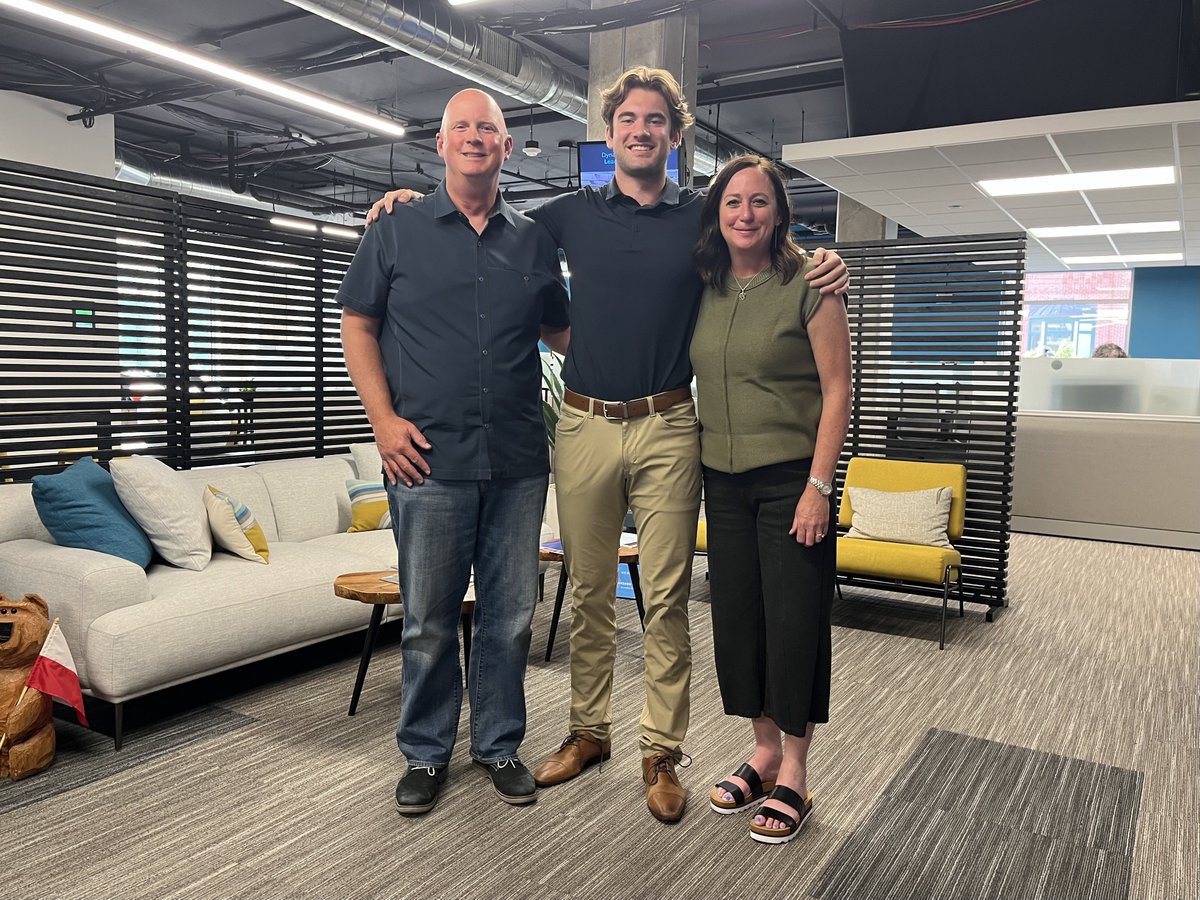 revelmarketing's tweet photo. We hadWe had a full house on Monday for our tailgate this month! 🍔

We had some of our contractors join us for our team lunch, as well as hosting Nate, a college student from Albion College, for a day of job shadowing.

#revelteam #revelmarketing #jobshadow #teamlunch https://t.co/fdD2VfKyMV