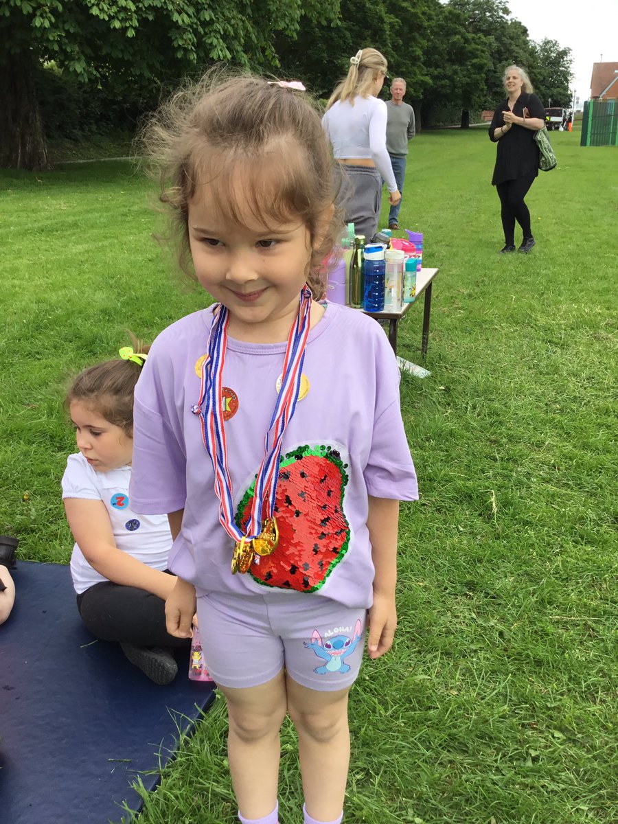 All the children were superstars at our sports day! ⭐️🥇