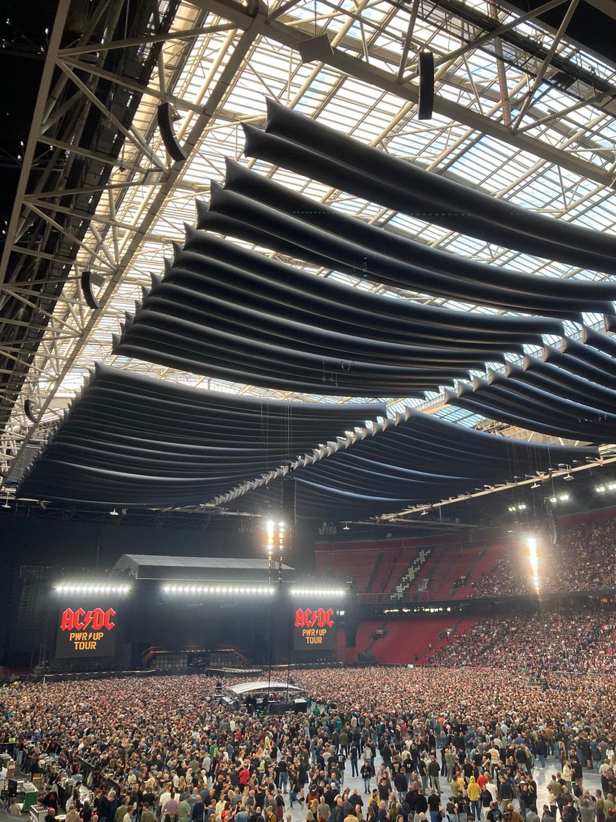 ZEILDOEK_COM's tweet photo. Vandaag gaat de legendarische rockband AC/DC terug naar de ArenA tijdens de 'POWER UP' tour. Zeil-Doek heeft in opdracht baffle’s vervaardigd ter verbetering van de akoestiek.

https://t.co/FxfEwFjKpW #ACDC POWER UP TOUR 2024 #zeilmakerij #event #Mojo Rental All Areas https://t.co/3asIgL0RSr