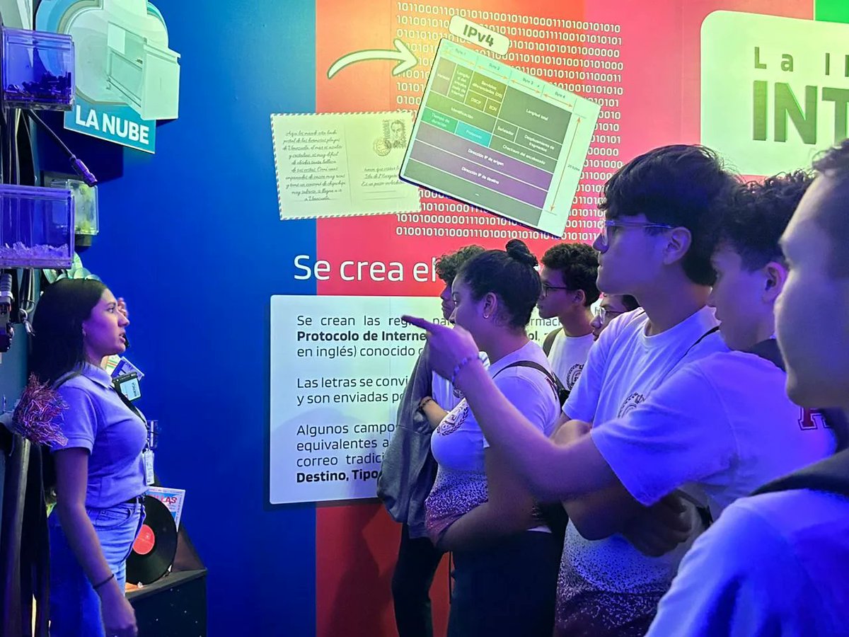 Museo_ciencias's tweet photo. #Tecnologia |  23 jóvenes del Colegio Santa Teresa del Niño Jesús descubrieron 200 años de Evolución telecomunicacional 🛰️📡 en nuestra nación 🇻🇪 .

Los jóvenes pudieron conocer como en Venezuela evolucionamos desde el Telégrafo 🧮 hasta el uso de la IA 🤖.

#MaduroPuebloEnPaz https://t.co/xR3xPp1Z9T