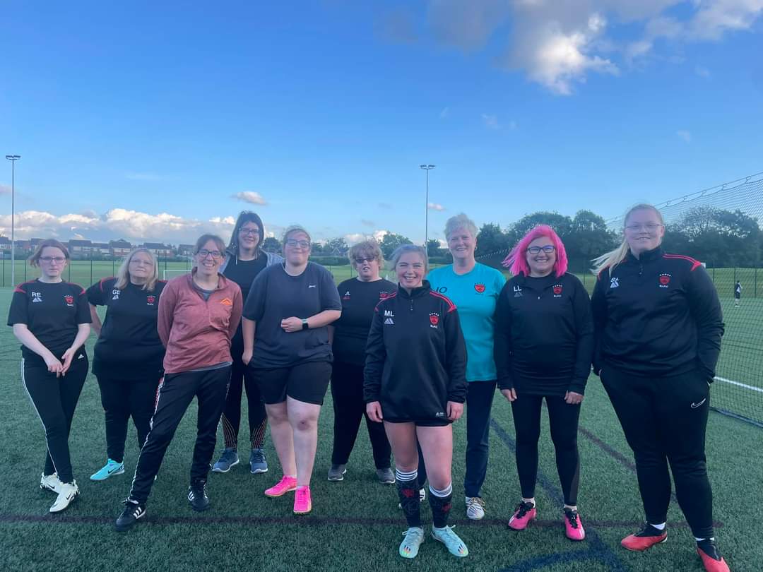 What a turn out for training tonight 🤩

Great atmosphere filled with brilliant football and awesome skills being displayed 😁

Topped off with beautiful weather🌞

So much improvement showed tonight❤️

Please contact us if you would like to join ❤️⚽