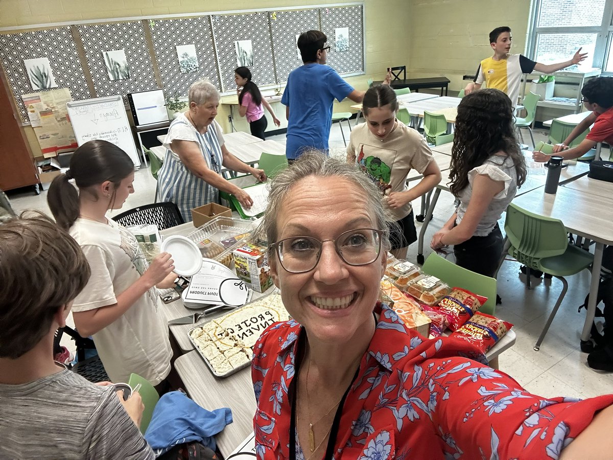 dawn03872030's tweet image. Celebrating a TEAM WIN @project_invent thanks for the memories this year! I am so proud of you! Stay curious!! @ChpsTweets @Kcream24