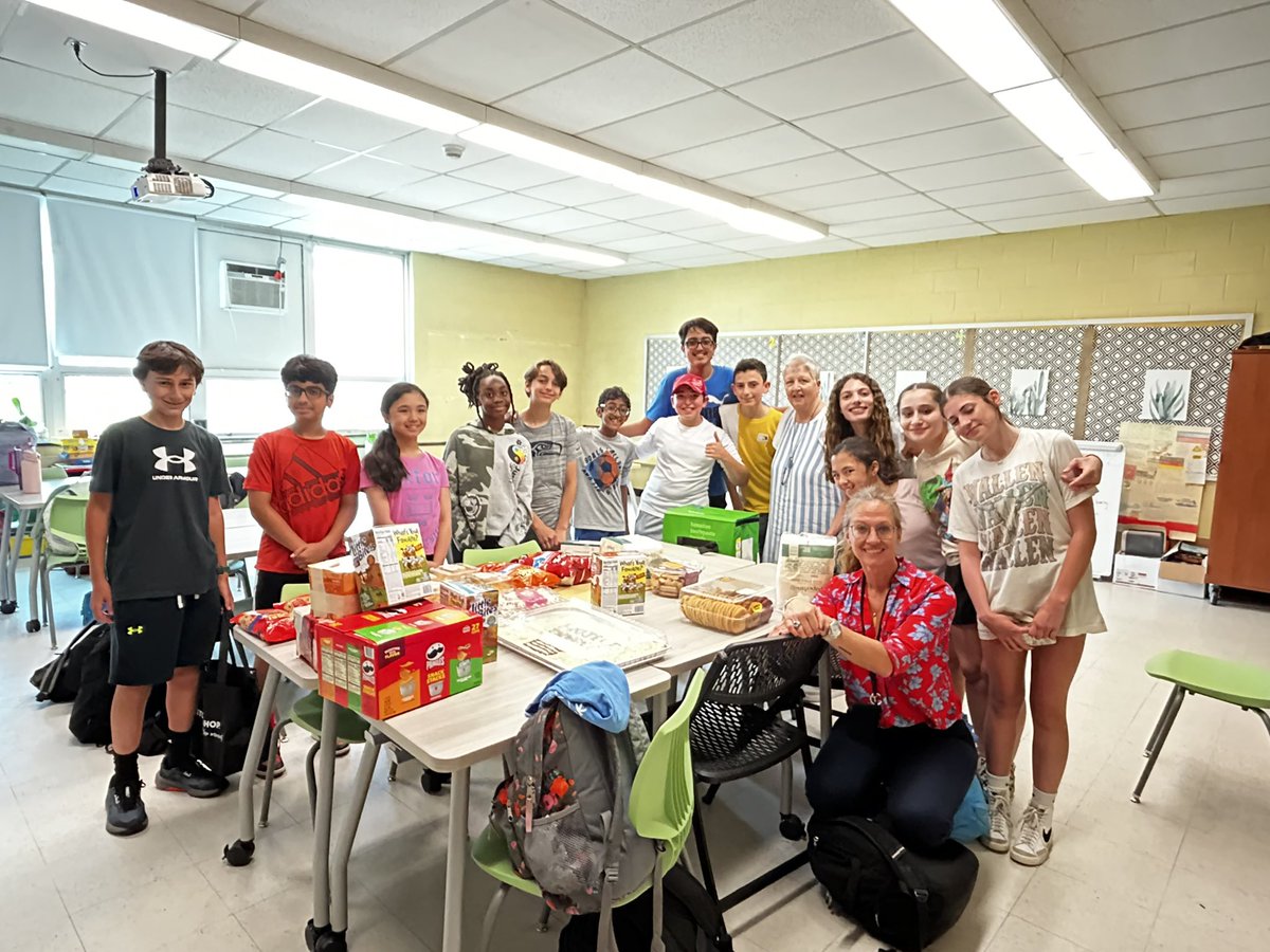 dawn03872030's tweet image. Celebrating a TEAM WIN @project_invent thanks for the memories this year! I am so proud of you! Stay curious!! @ChpsTweets @Kcream24