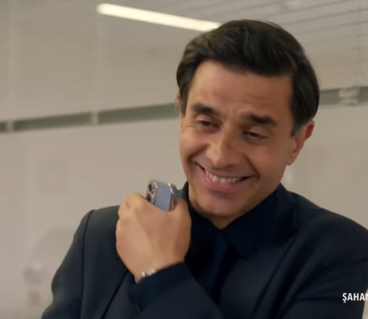 LiinaRicci's tweet photo. + Annen sana şantaj montaj entrika kaos öğretecek 😂💅
Geleceğin ikonu şimdiden yetiştiriliyor diyelim 😈🤟
#ŞahaneHayatım #Ahmel
#NesrinCavadzade #CanselElçin https://t.co/wZJBojhv17