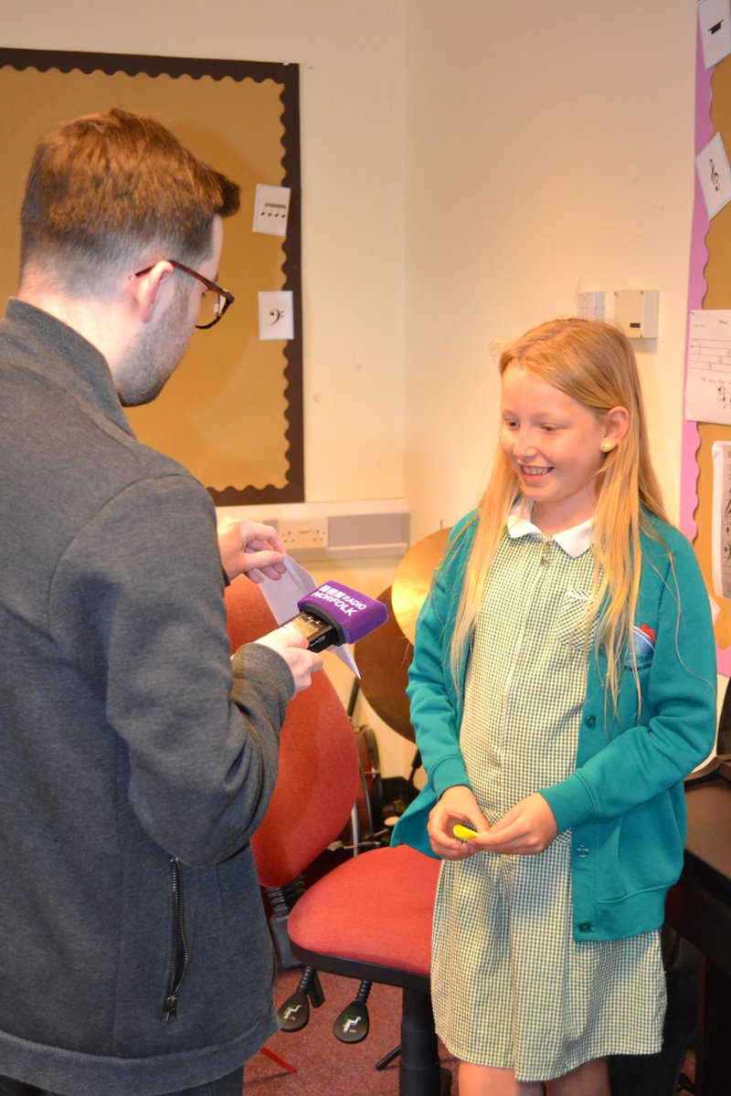 DussindalePrim1's tweet photo. Sam from Radio Norfolk popped into our school today to record our questions for their Breakfast Show. There were some fantastic questions to their listeners-I wonder if the public will be able to answer them?!@BBCNorfolk https://t.co/nbh37ggcJU