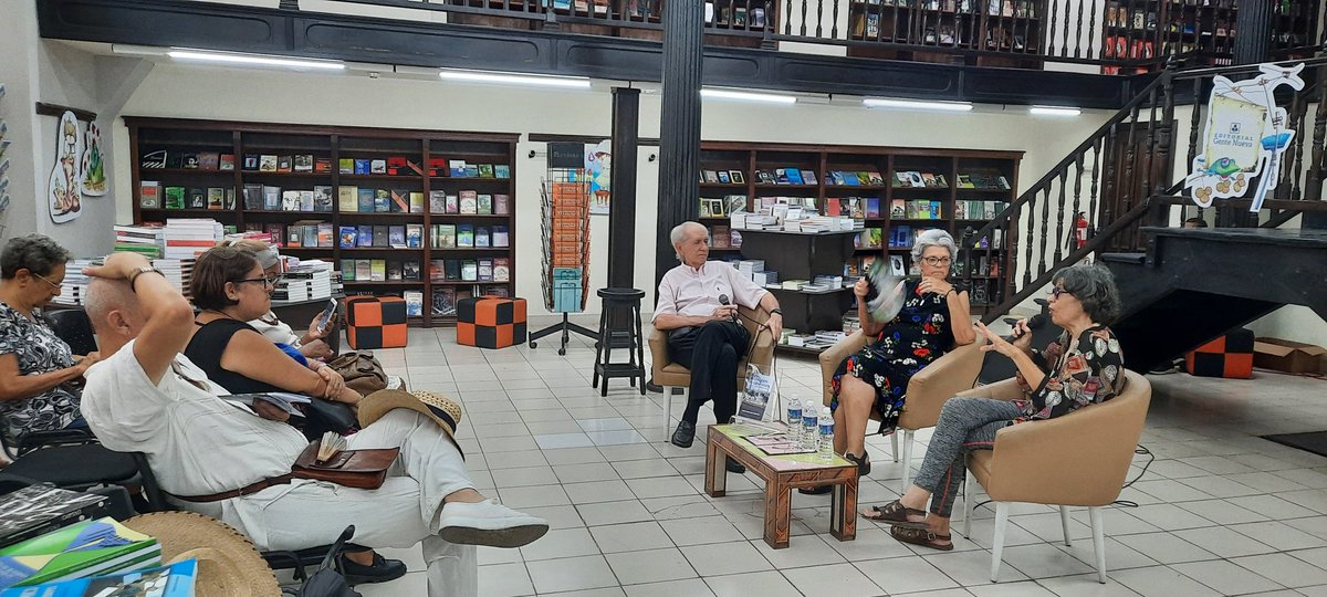 NelsonWuilmer's tweet photo. "Presentación del libro sobre la locución en Cienfuegos rinde homenaje a Pedro de la Hoz" @radiotainofm @radio_cubana @YuzaimaCardona @CimarronCuba @radiociudaddelmar https://t.co/j3Ei3xPTYe