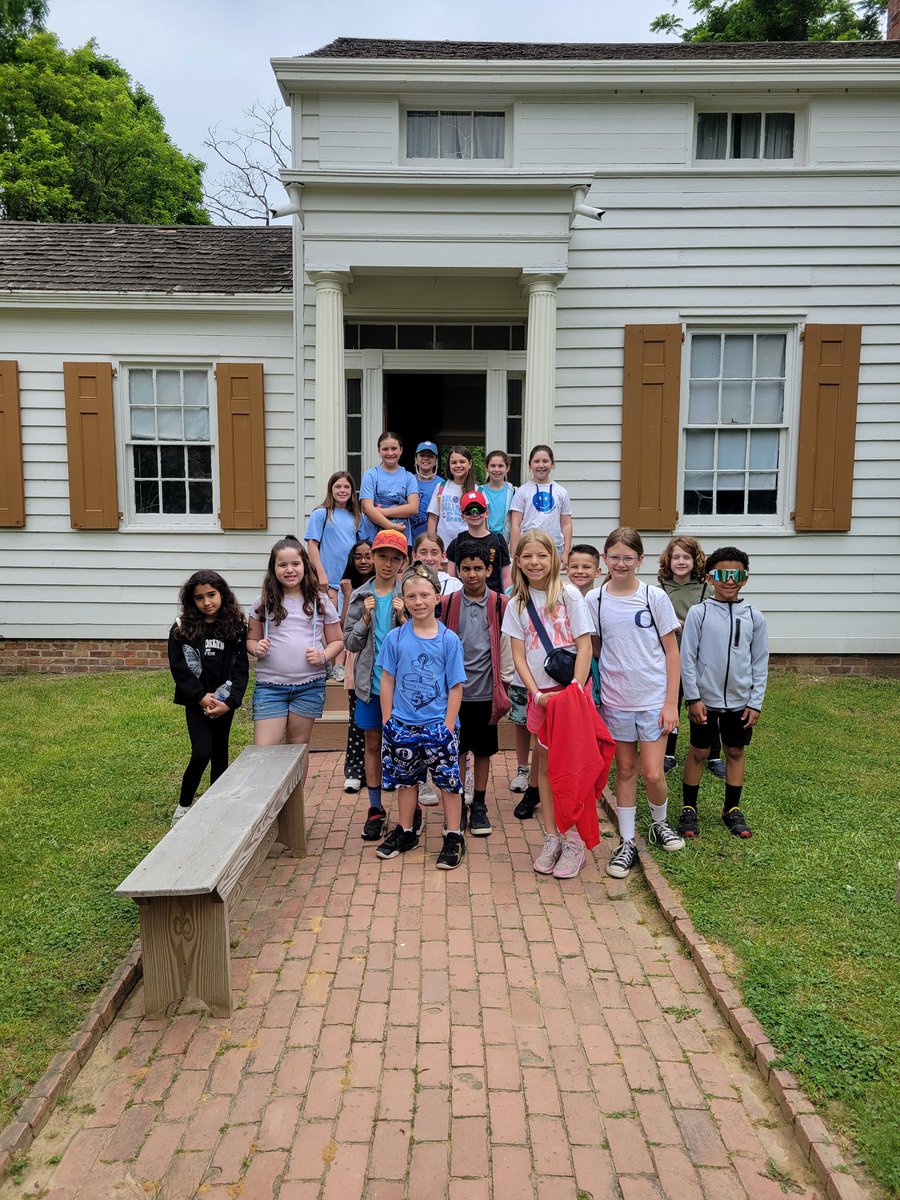 msmaresca's tweet photo. A wonderful learning day as these 4th graders explored colonial times during our field trip to Old Bethpage Village Restoration💙 https://t.co/PyWB5gTnt3