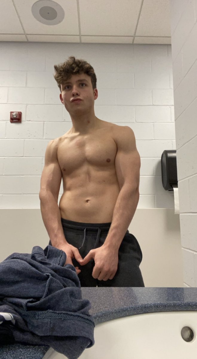 PattyPopPrivate's tweet photo. I told him not to leave a hickey 😩 https://t.co/KC3a95ZgXp