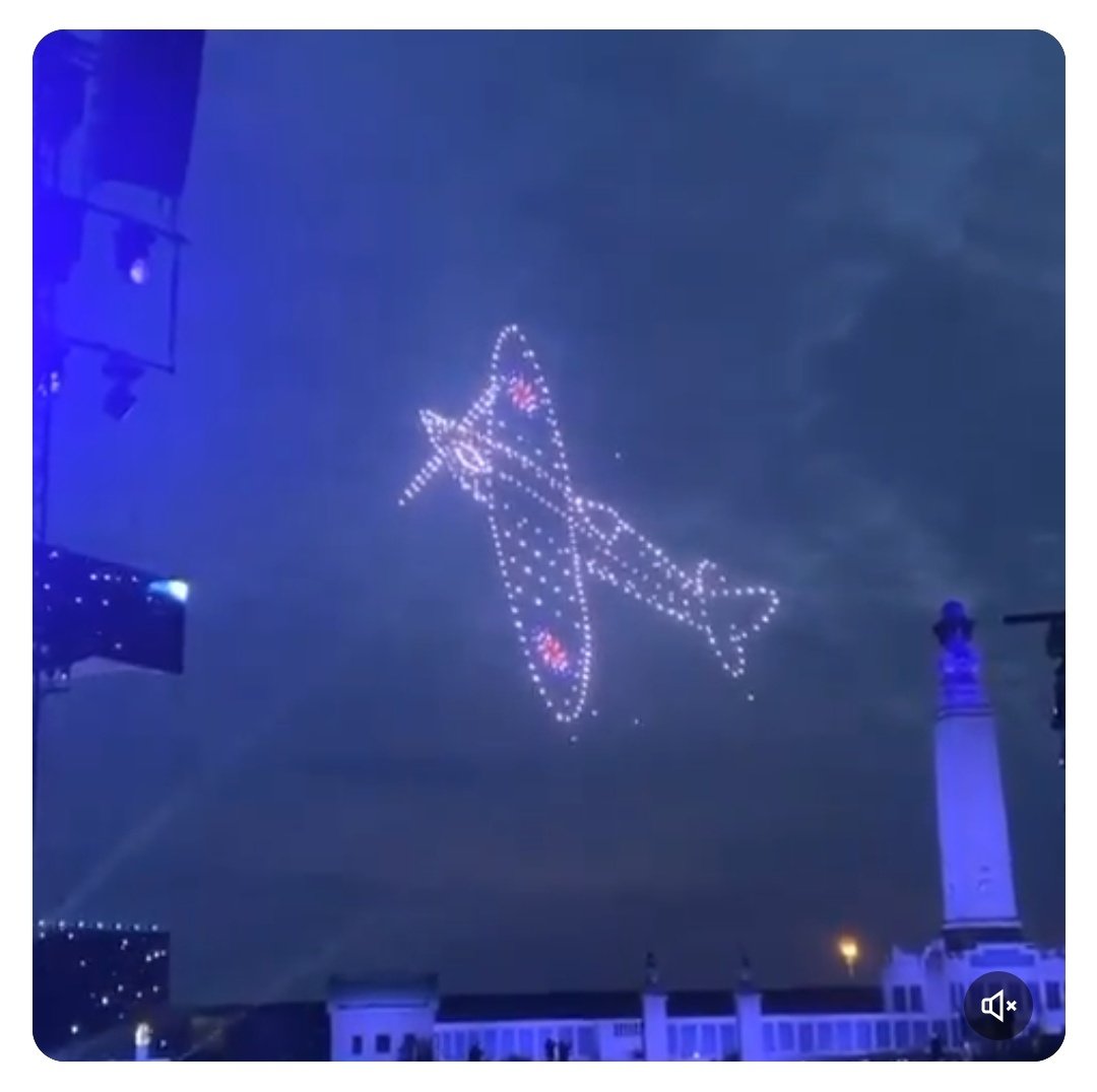 fjw2810's tweet image. Amazing evening in Southsea for #DDay80 culminating in a fantastic drone display #Wewillnotforget #Portsmouth