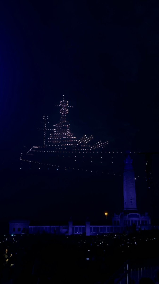 fjw2810's tweet image. Amazing evening in Southsea for #DDay80 culminating in a fantastic drone display #Wewillnotforget #Portsmouth